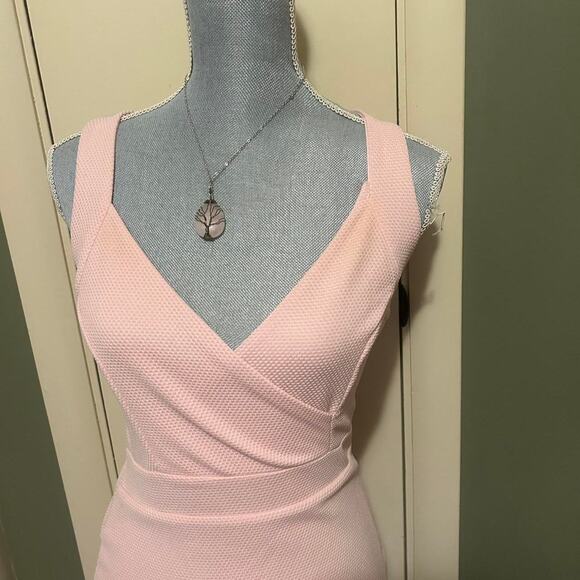 Pink bodycon dress with crisscross - Picture 3 of 7